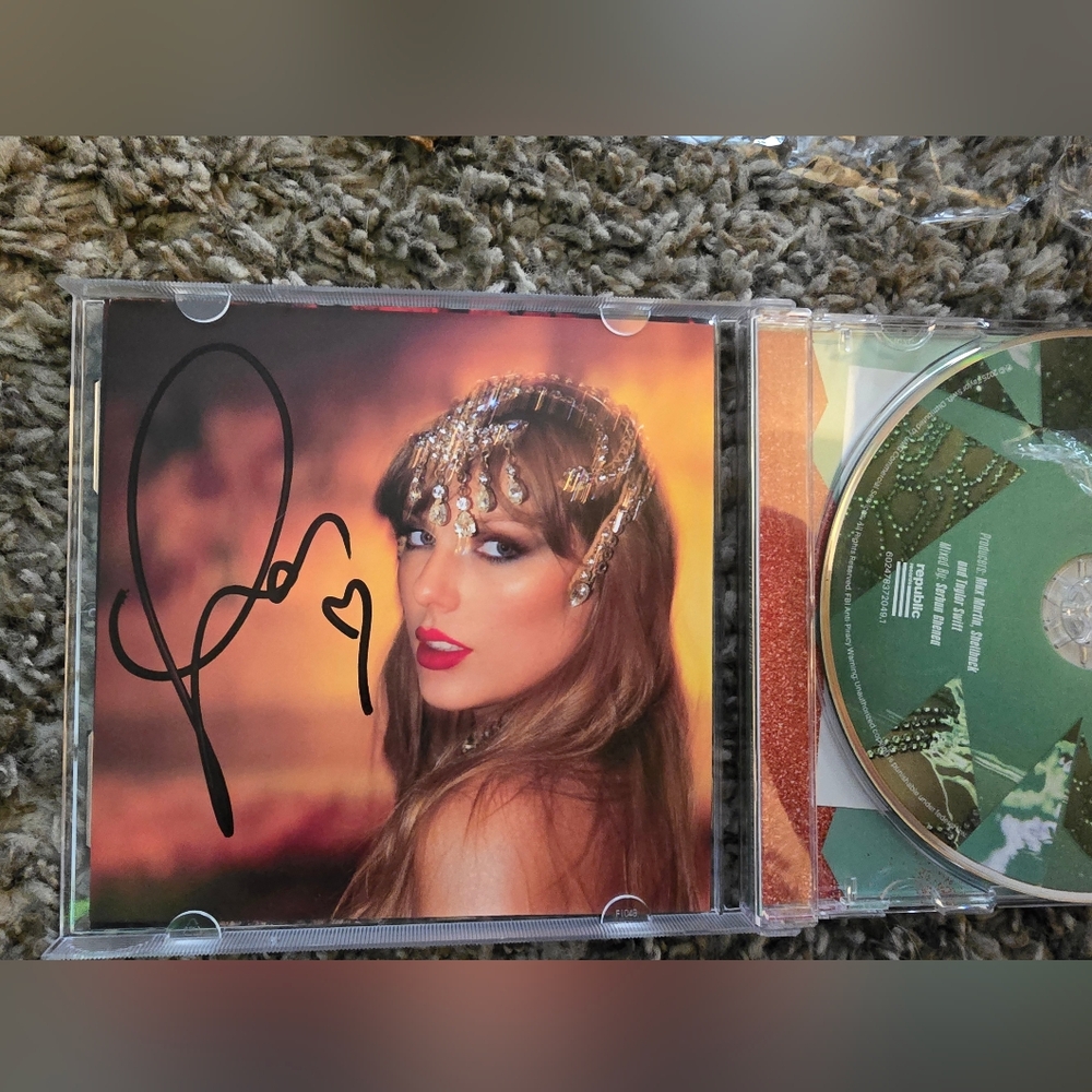 Taylor Swift The Life Of A Showgirl Signed CD #1
